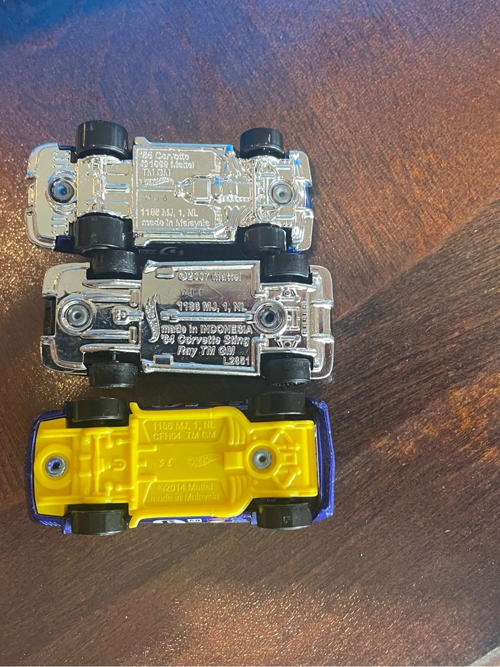 HOT WHEELS VINTAGE CORVETTES 1:64